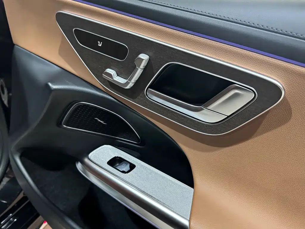 Mercedes-Benz E-Class — миниатюра 6