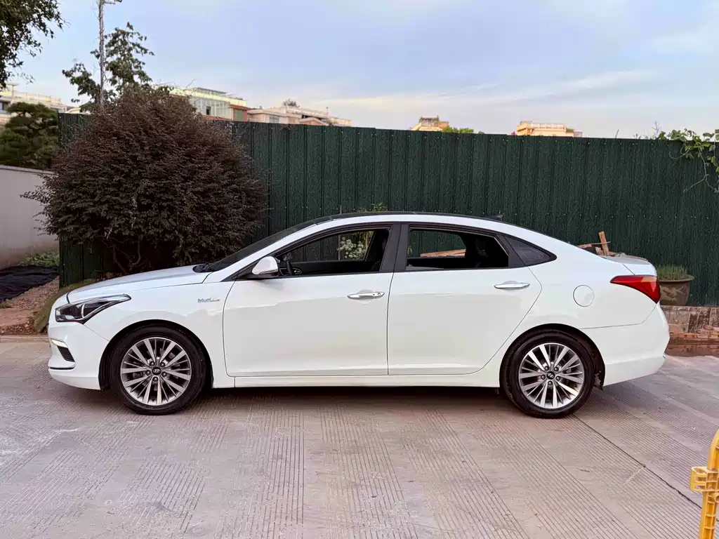 Hyundai Mistra — миниатюра 9