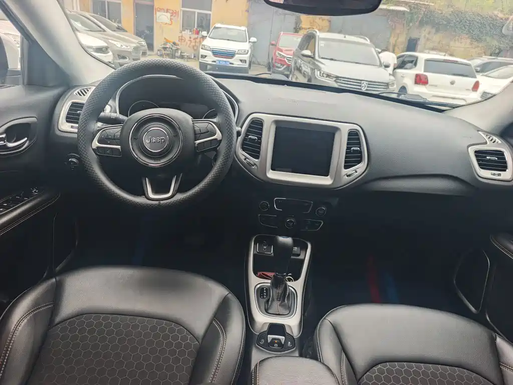 Jeep Compass — миниатюра 7