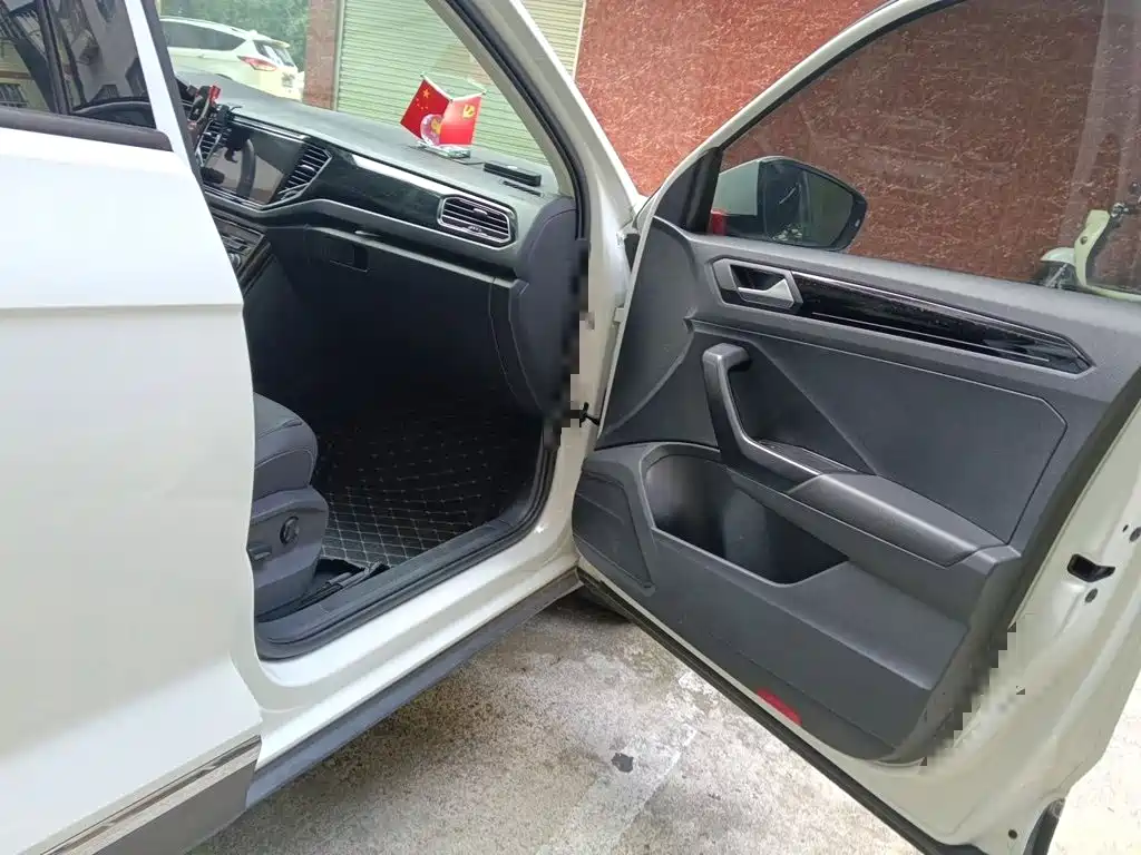 Volkswagen T-Roc — миниатюра 19