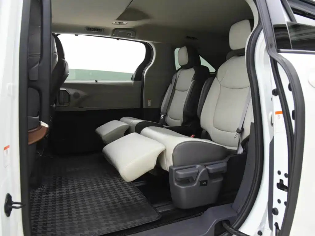 Toyota Granvia — миниатюра 10