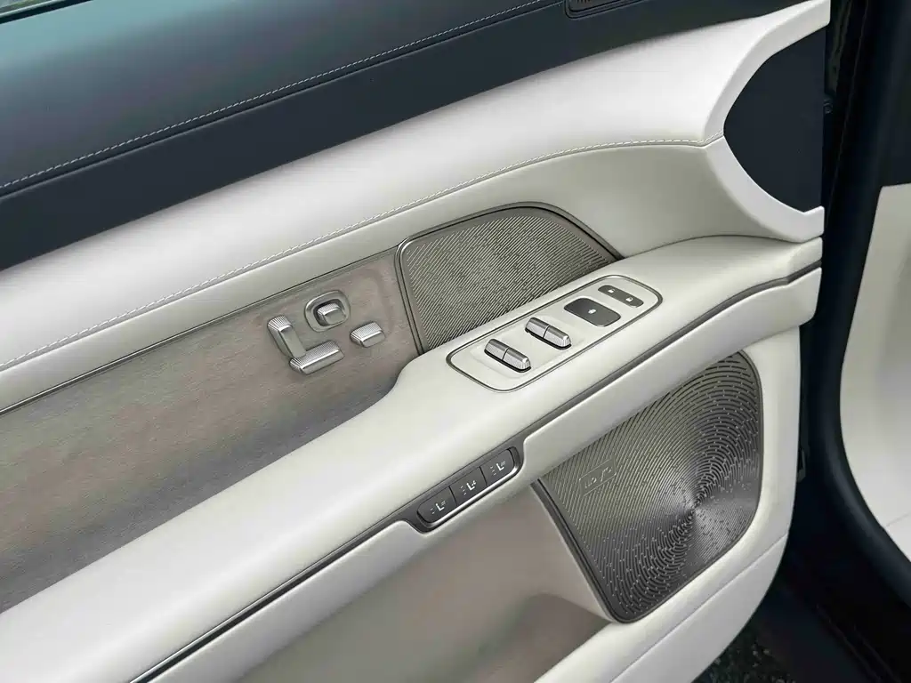 NIO ES8 2026 мест Executive Luxury