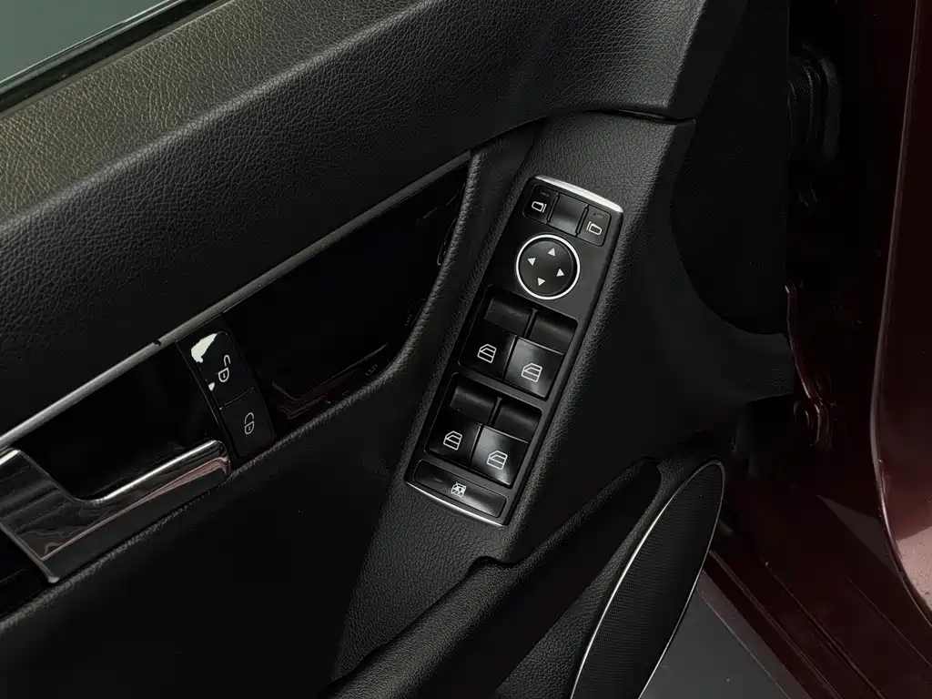 Mercedes-Benz C-Class — миниатюра 7