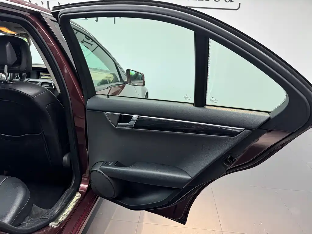 Mercedes-Benz C-Class — миниатюра 12