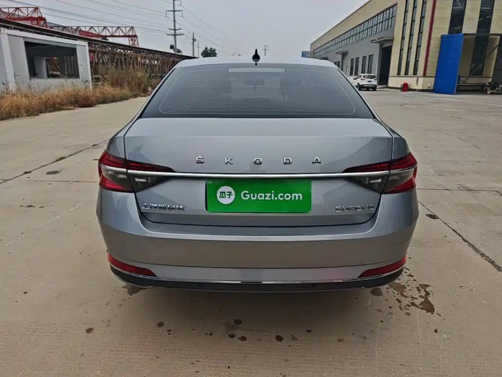 Skoda Superb — миниатюра 6
