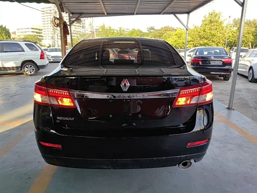 Renault Latitude — миниатюра 6