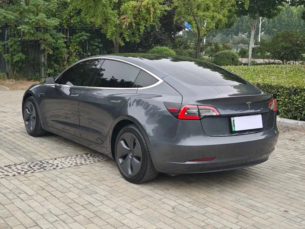 Tesla Model 3 — миниатюра 10