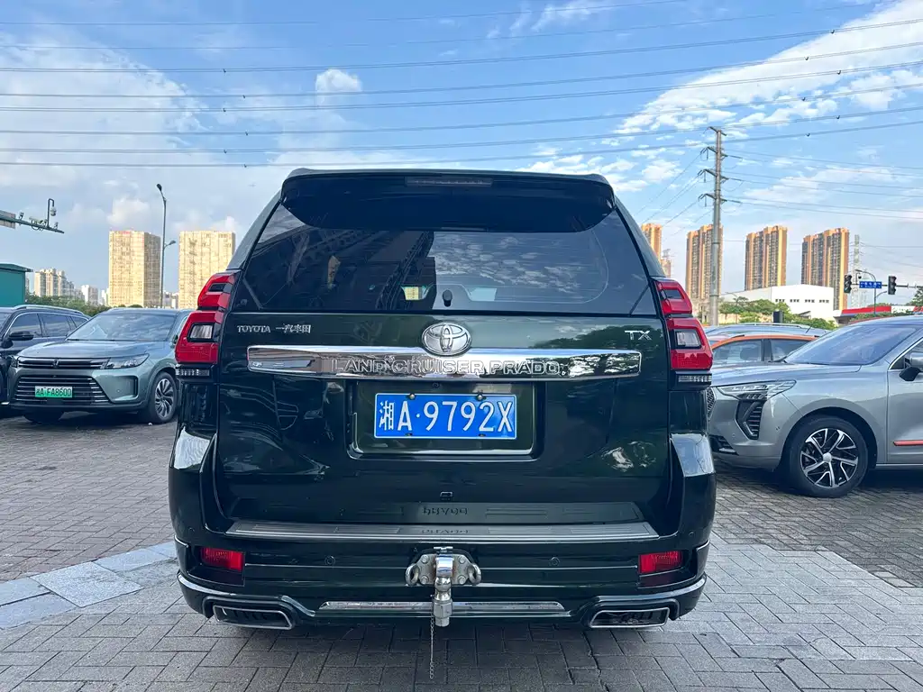 Toyota Land Cruiser Prado 2016 2.7L AT Standard