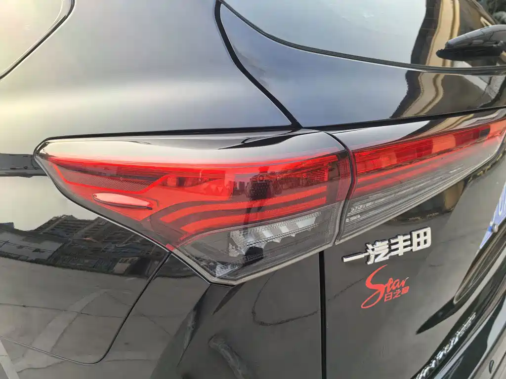 Toyota Crown Kluger — миниатюра 38