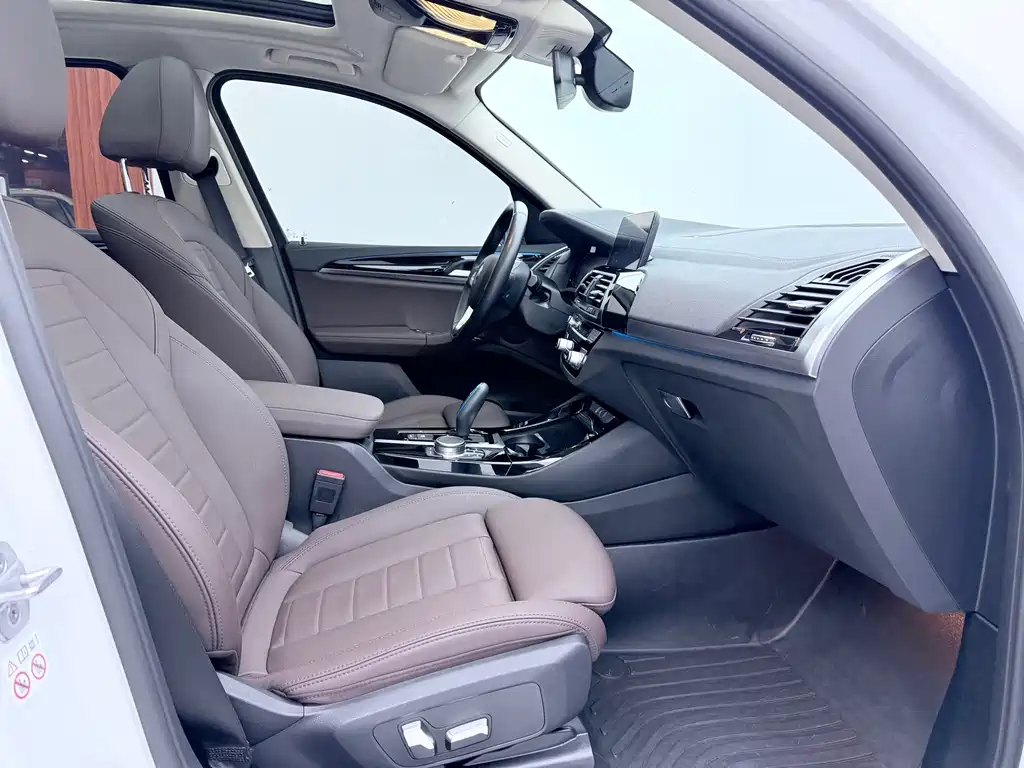 BMW iX3 — миниатюра 16