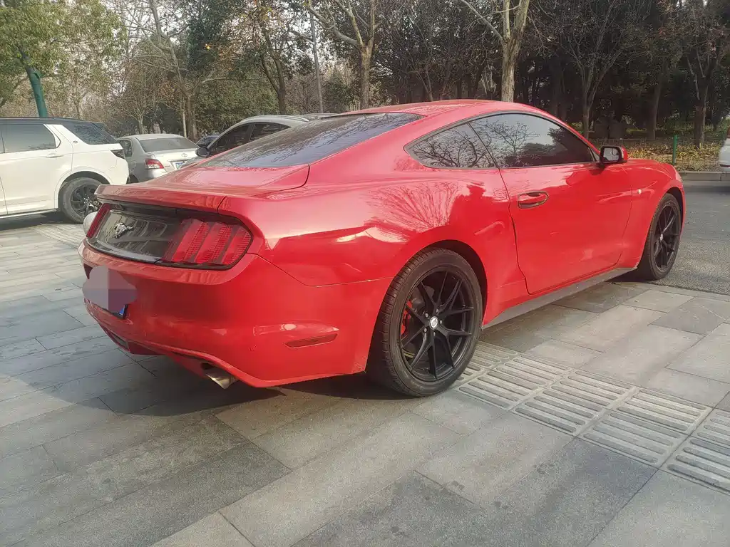 FORD MUSTANG
