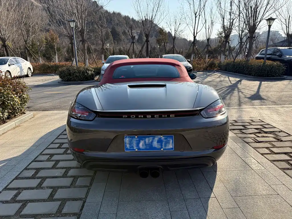 PORSCHE 718