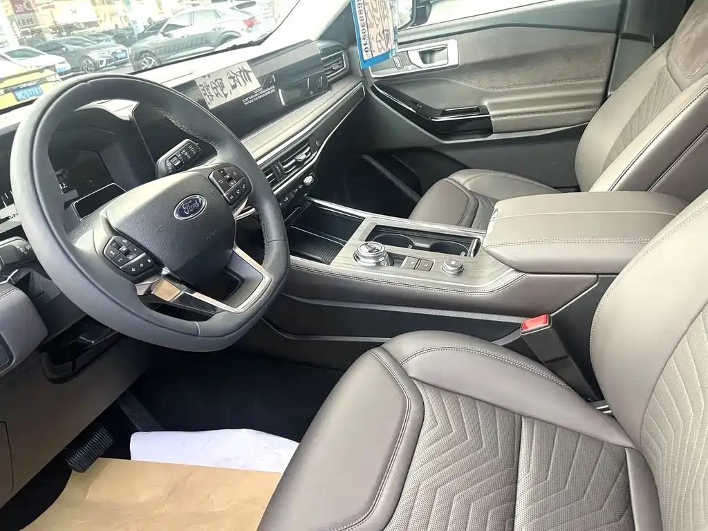 Ford Explorer — миниатюра 6