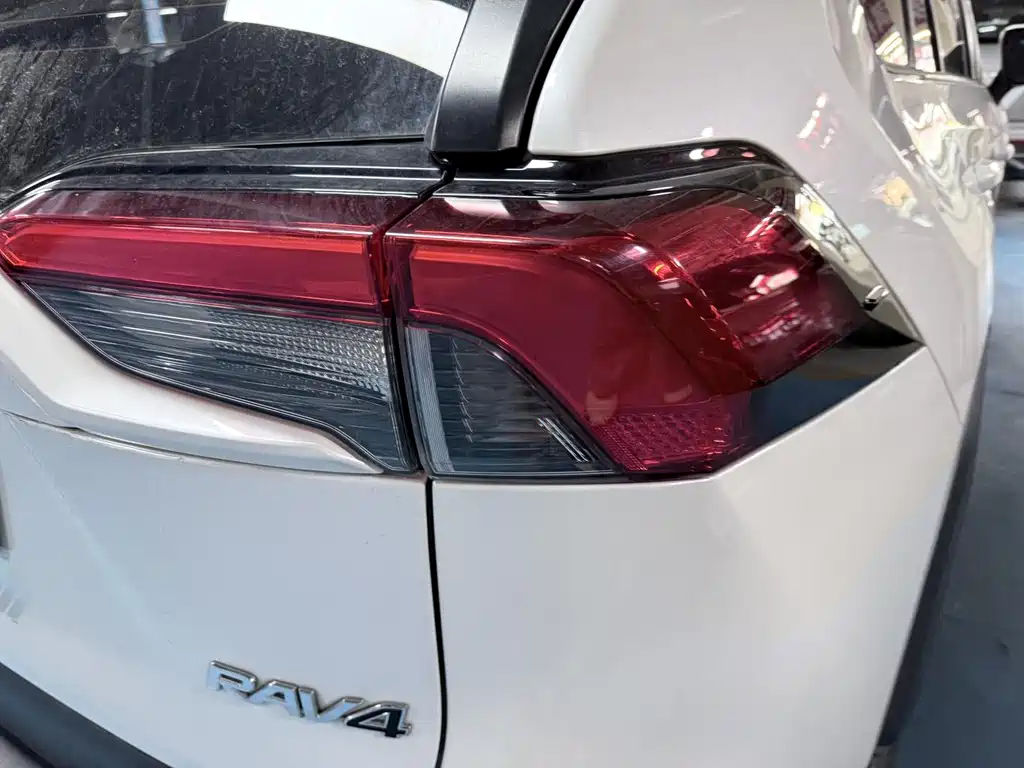 Toyota RAV4 - фото 17