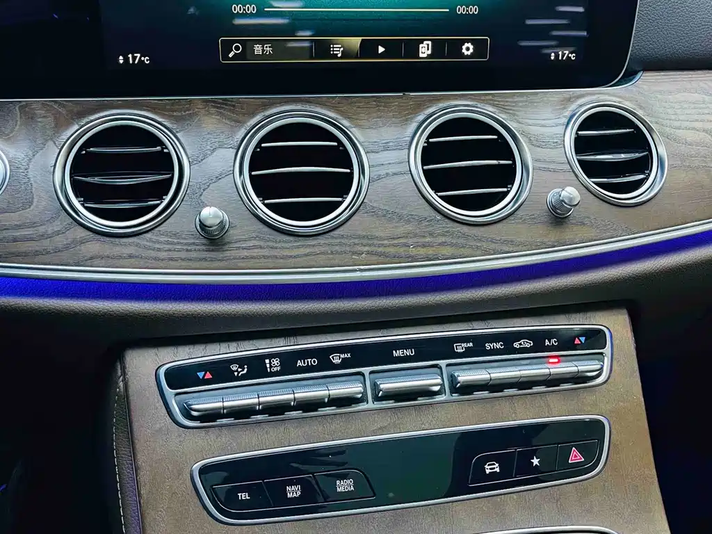 Mercedes-Benz E-Class — миниатюра 13