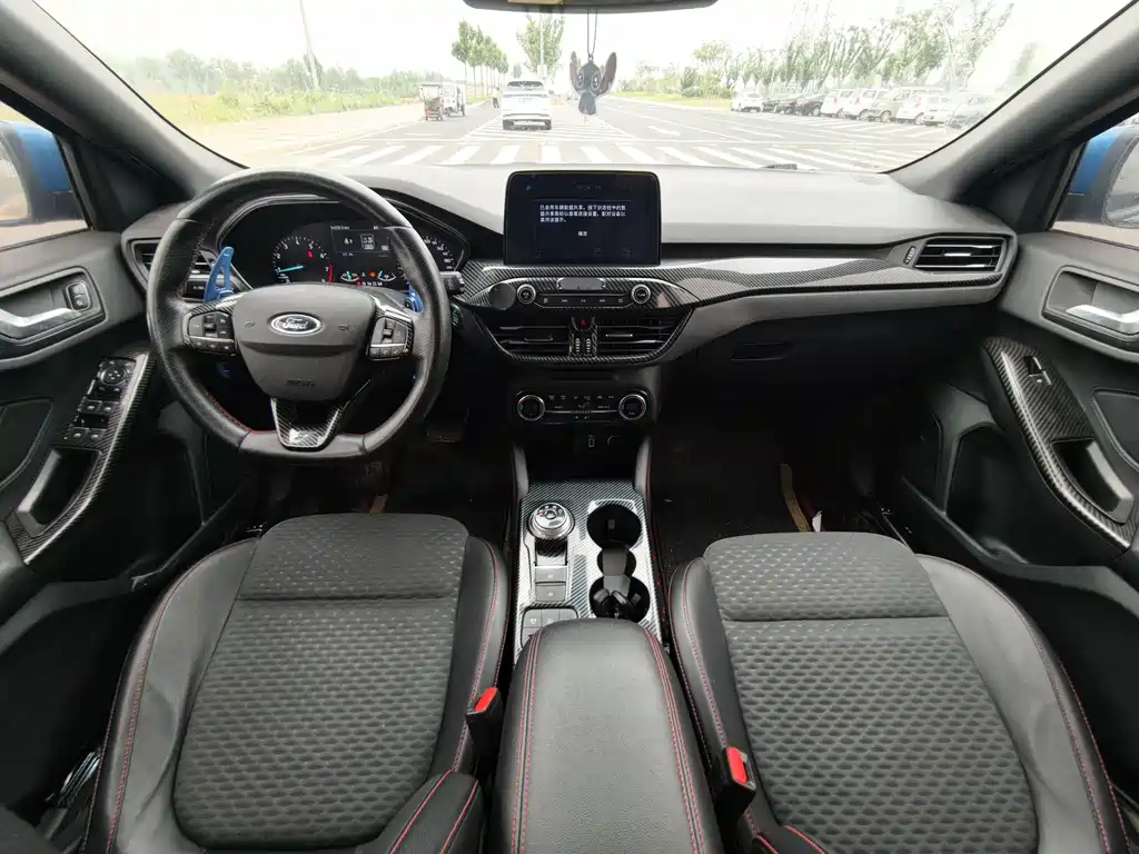 Ford Focus 2020 EcoBoost 180 AT ST Line