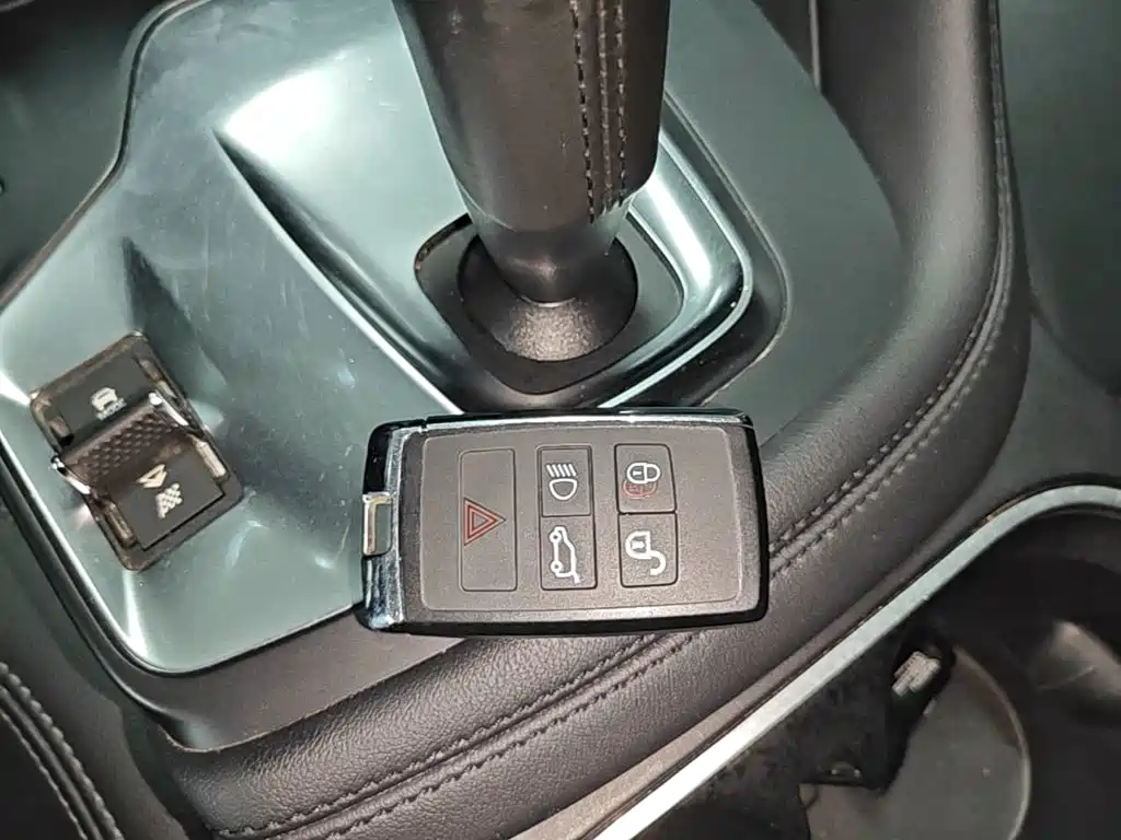 Jaguar E-PACE — миниатюра 9