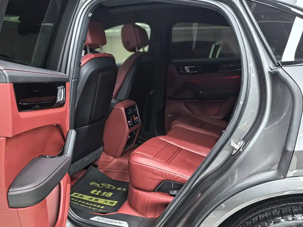 Porsche Cayenne — миниатюра 11