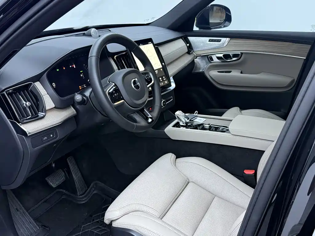 Volvo XC90 PHEV — миниатюра 13