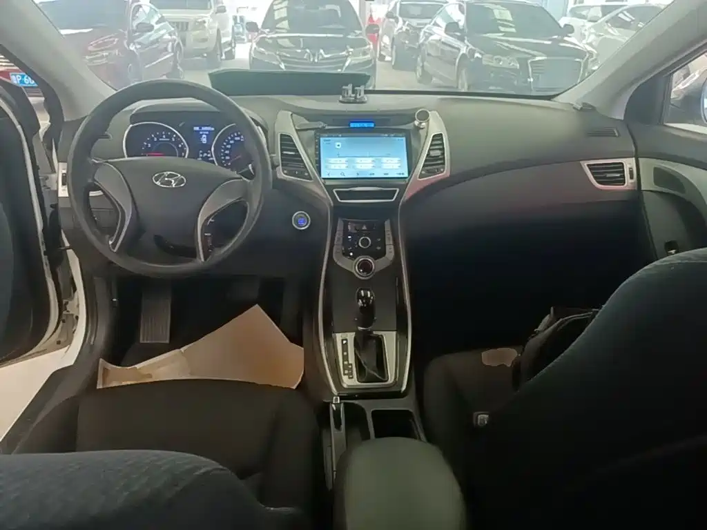 Hyundai Elantra Langdong — миниатюра 10