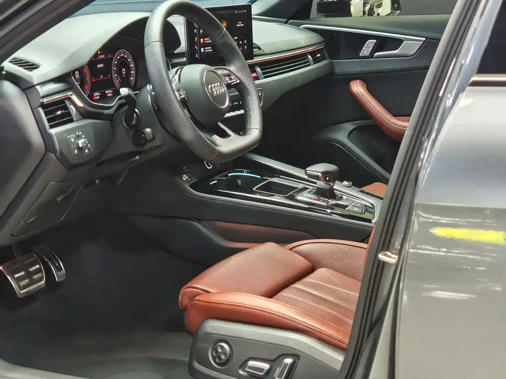 Audi A4L 2024 40 TFSI Luxury