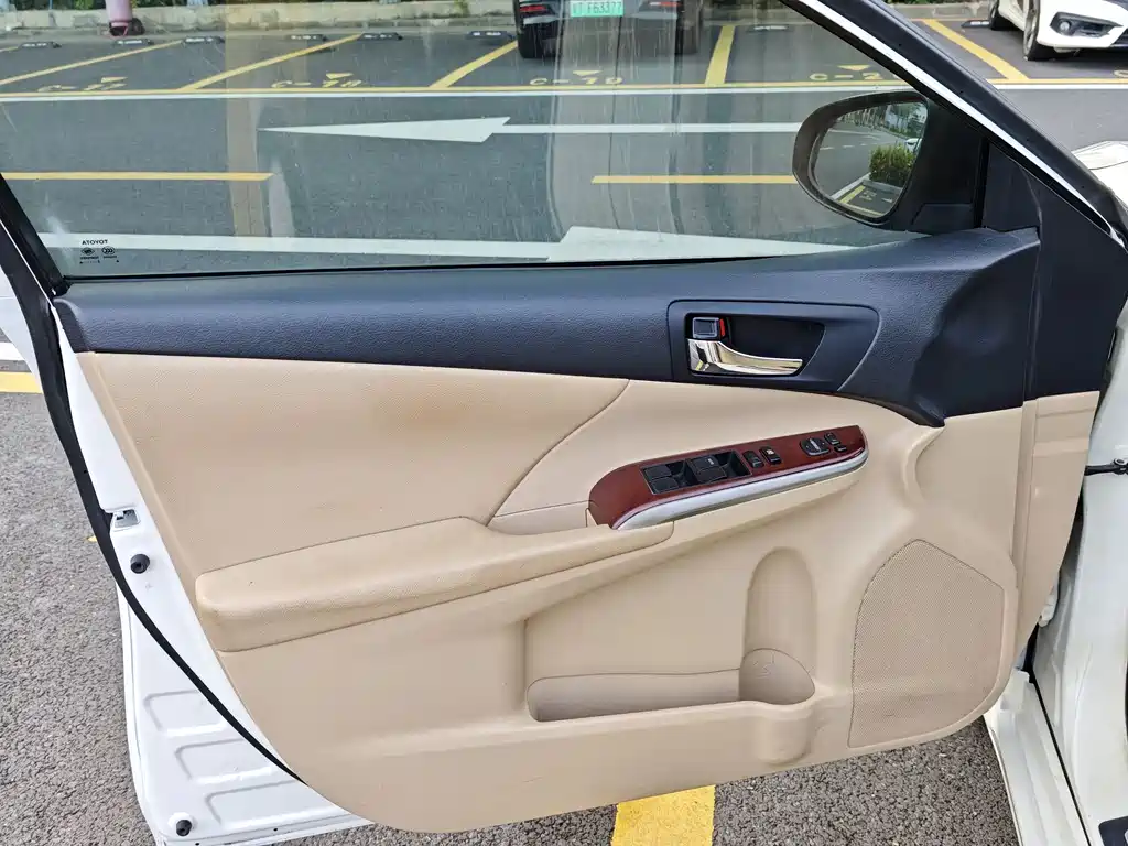 Toyota Camry 2013 2.0G Comfort