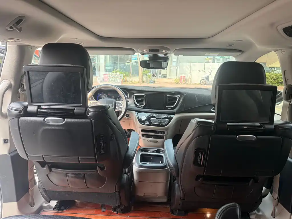 Chrysler Grand Voyager (Import) — миниатюра 6