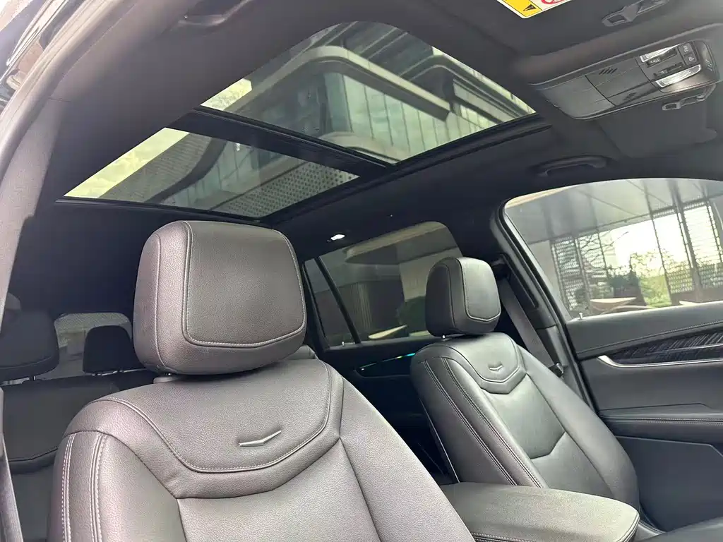 CADILLAC XT6
