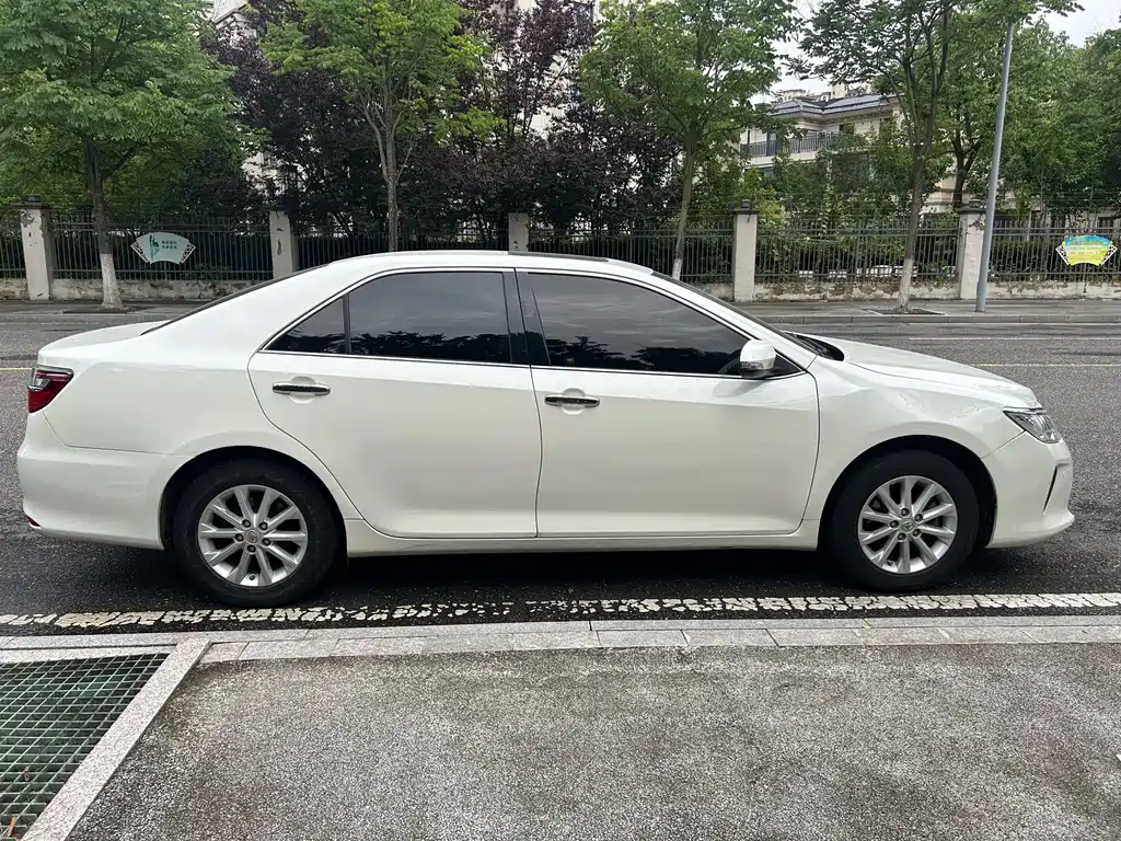 Toyota Camry — миниатюра 4