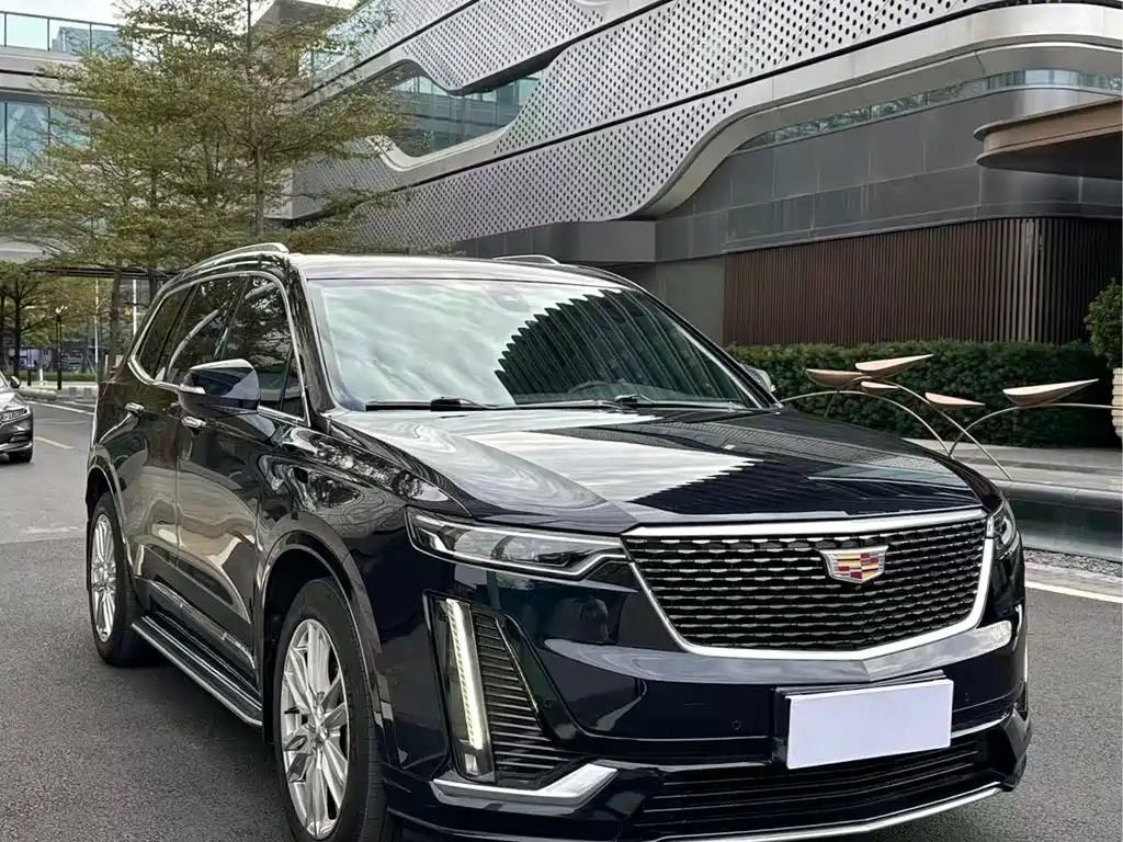 CADILLAC XT6