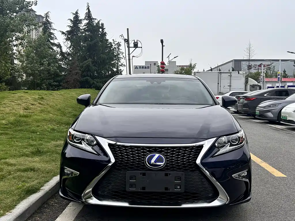 Lexus ES 2015 300h Comfort