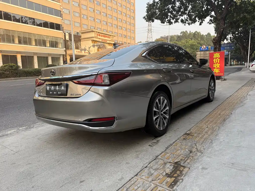LEXUS ES