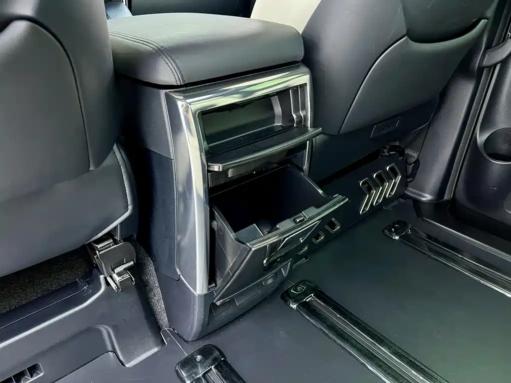 Lexus LM 300h 7-seat Elegant Elegant Edition, фото 38