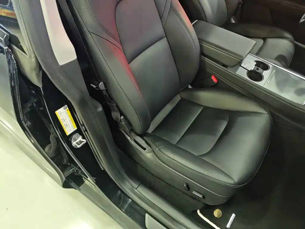Tesla Model Y — миниатюра 25