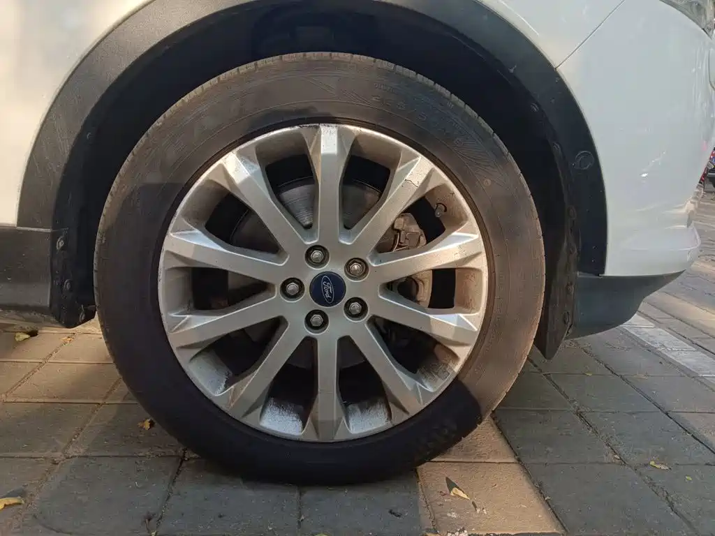 Ford Kuga — миниатюра 8