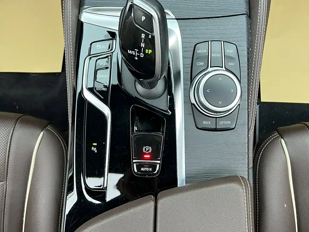 BMW 5 Series — миниатюра 22