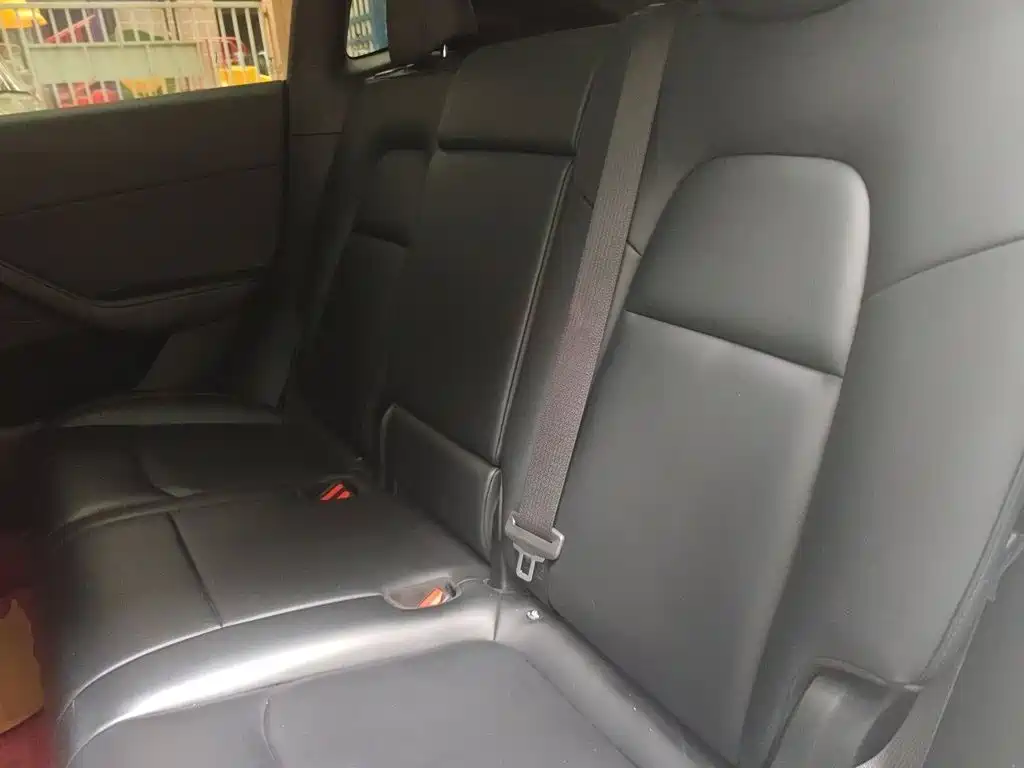 Tesla Model Y — миниатюра 18
