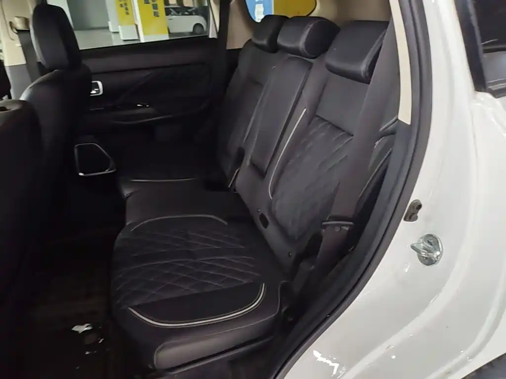 Mitsubishi Outlander — миниатюра 17