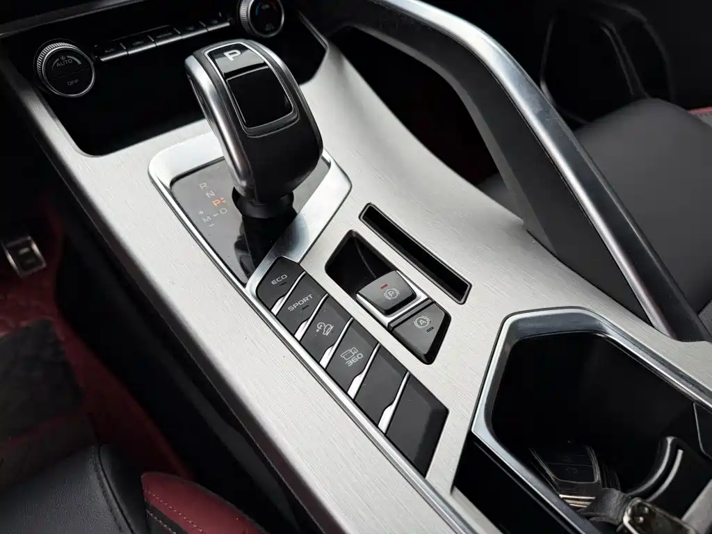 Geely Binyue — миниатюра 9