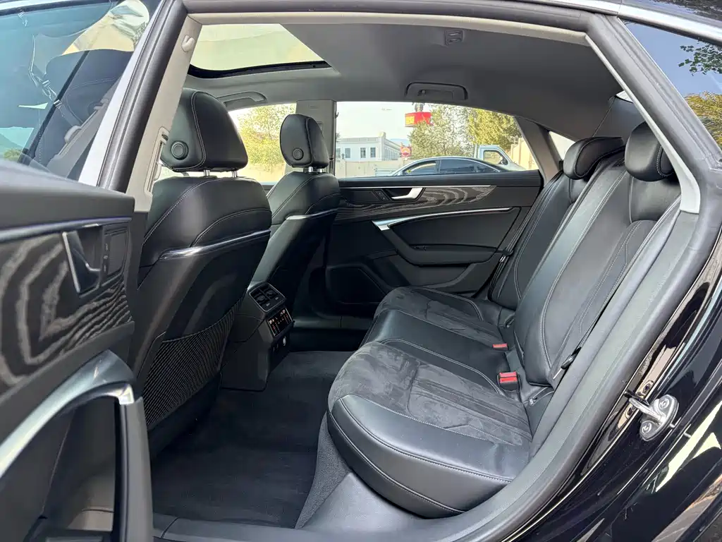 Audi A7L — миниатюра 9