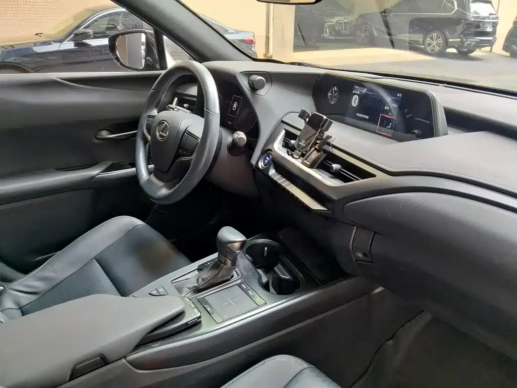 Lexus UX — миниатюра 10