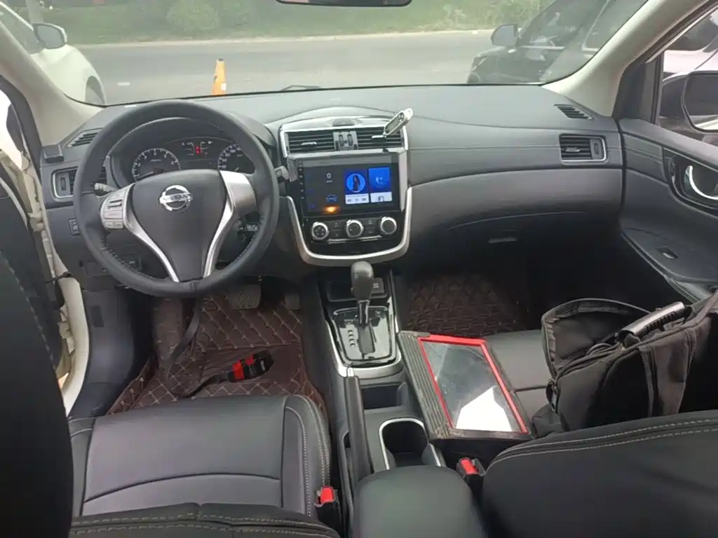 Nissan Tiida — миниатюра 10