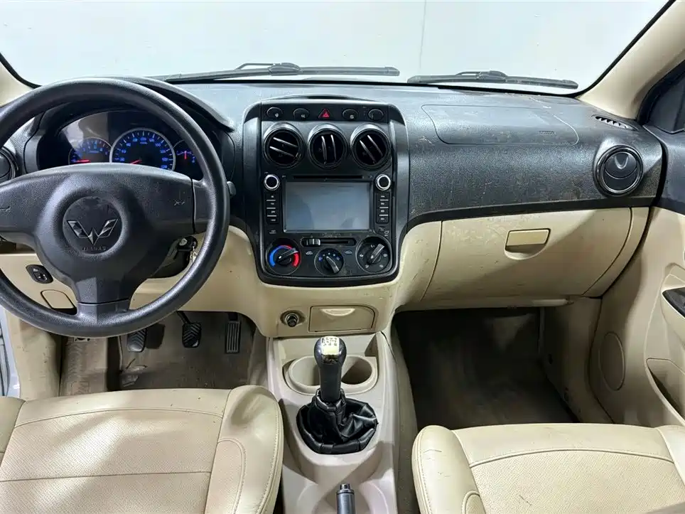 Wuling Hongguang — миниатюра 10