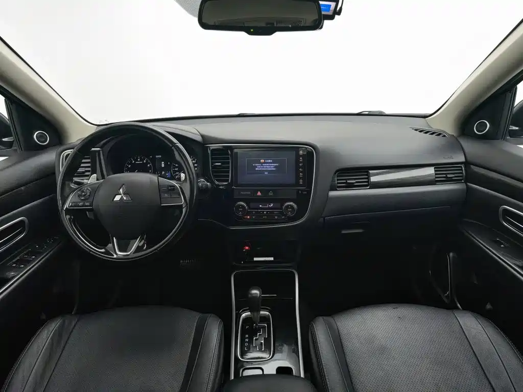 Mitsubishi Outlander — миниатюра 5