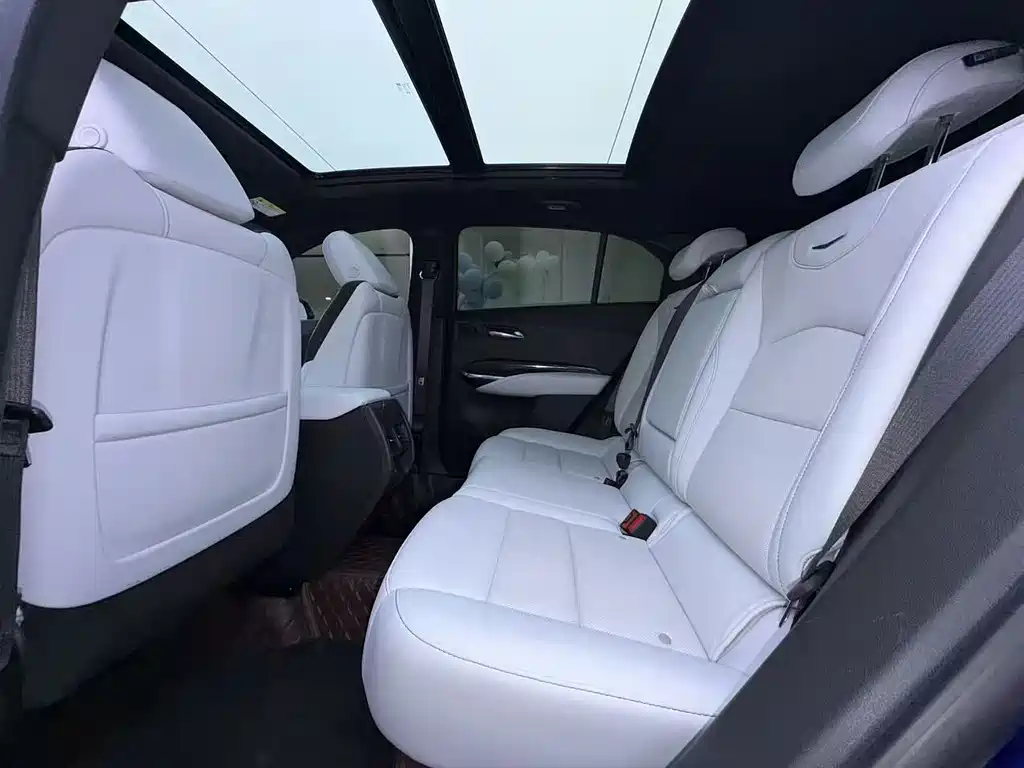 Cadillac XT4 — миниатюра 6