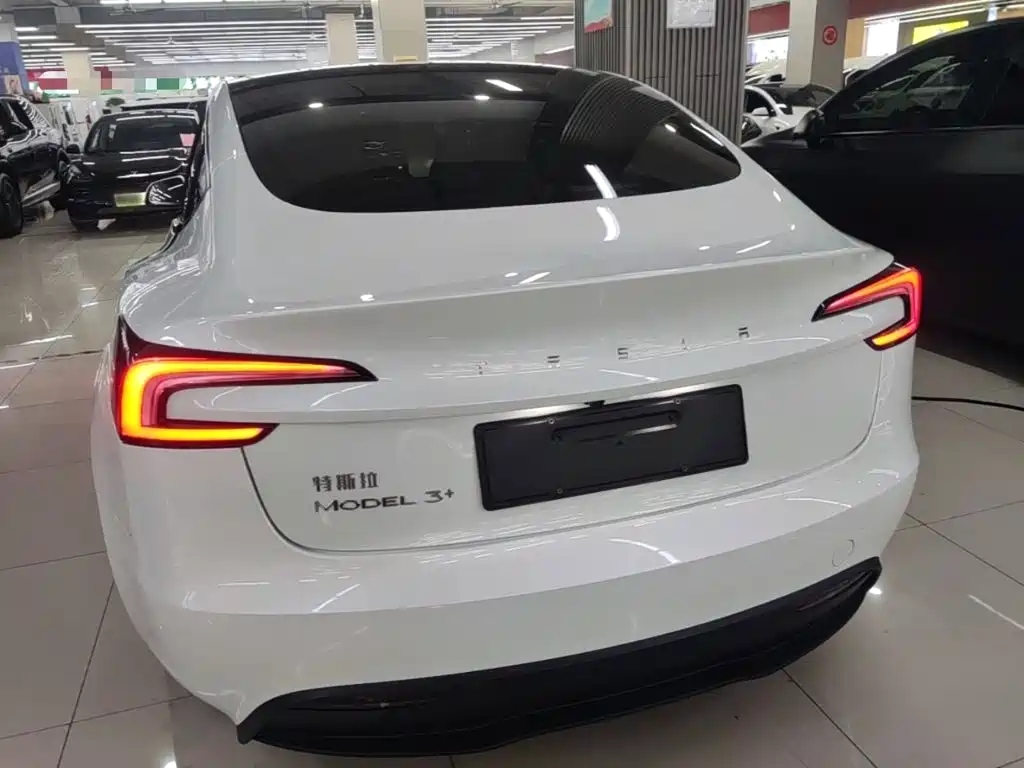 Tesla Model 3 — миниатюра 6