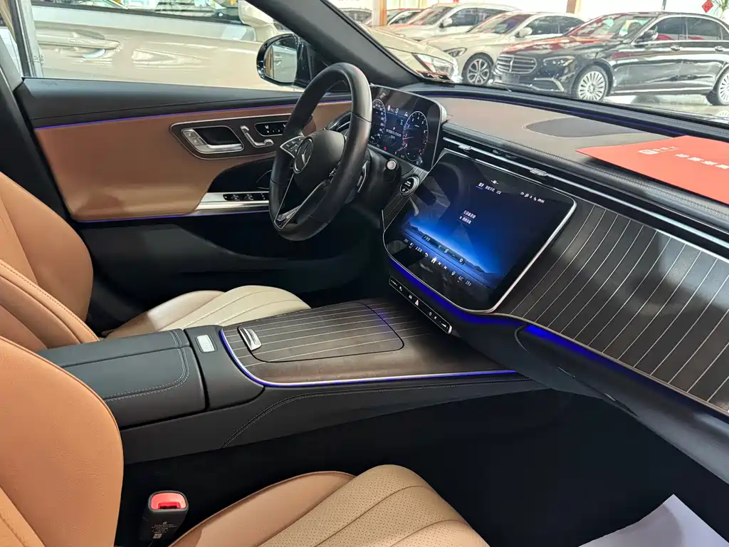 Mercedes-Benz E-Class — миниатюра 8