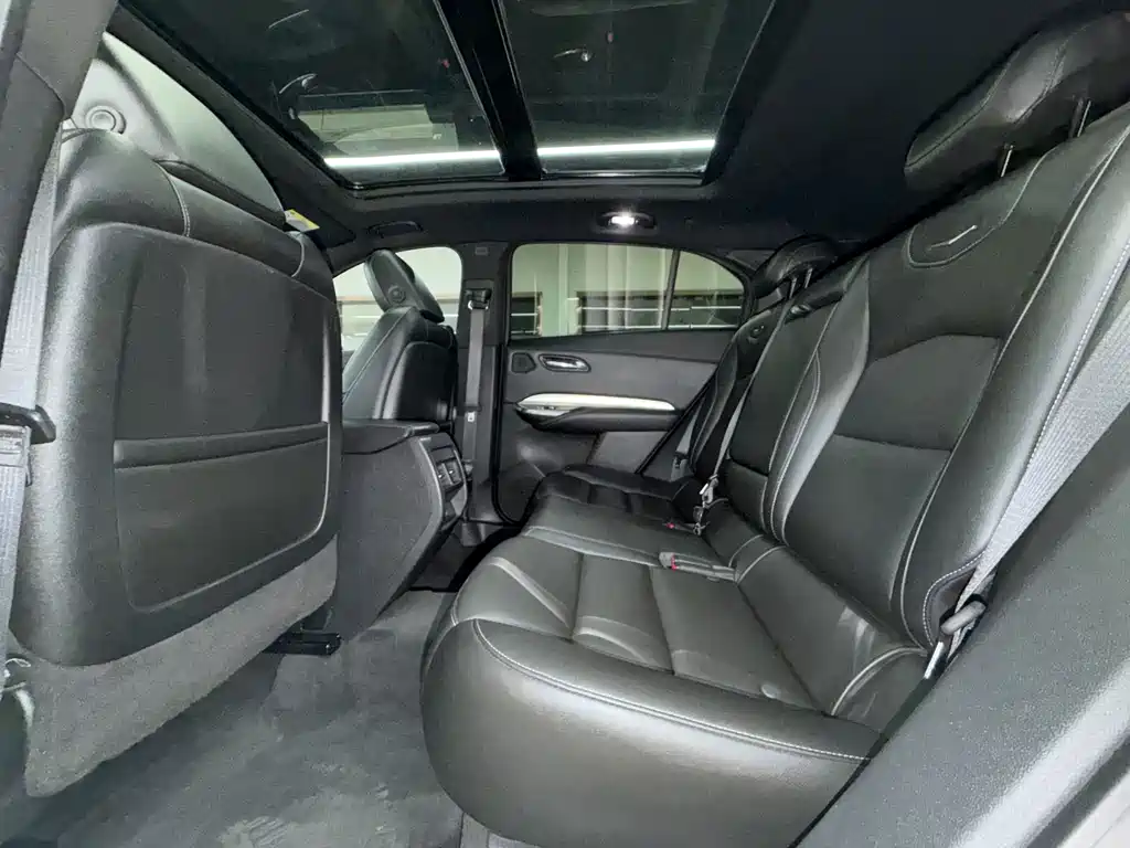 Cadillac XT4 — миниатюра 8