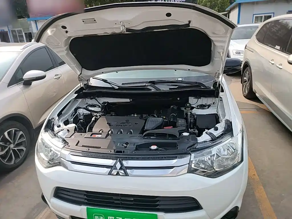 Mitsubishi Outlander (Import) — миниатюра 20