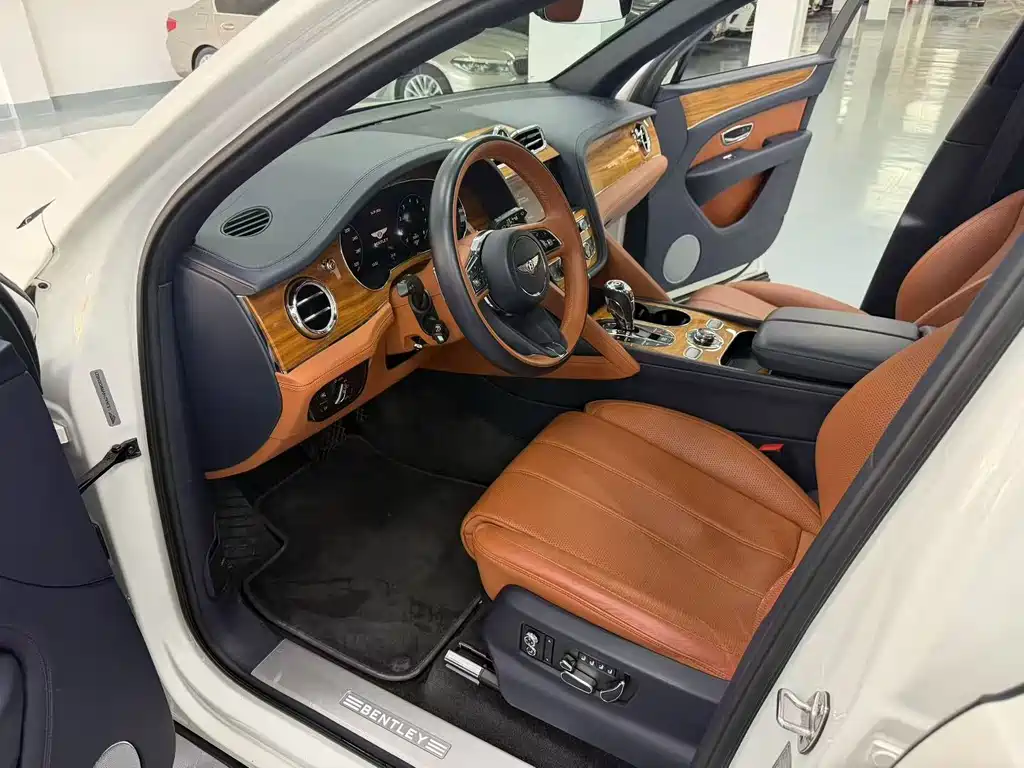 Bentley Bentayga — миниатюра 6